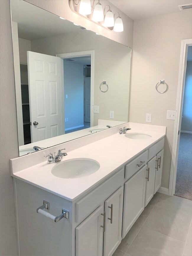 Building Photo - 4-bedroom Home in Vistas of Austin Communi...