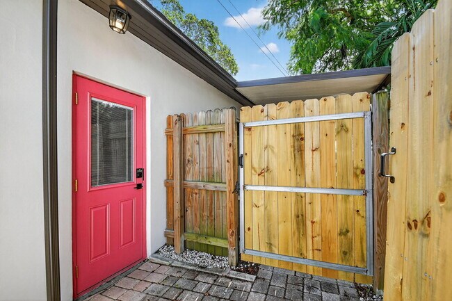 Building Photo - 5009 Spruce Ave