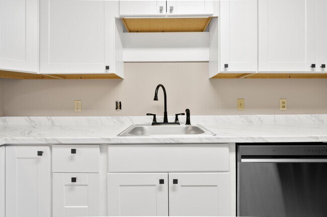 Building Photo - 3463 Blackwood Dr