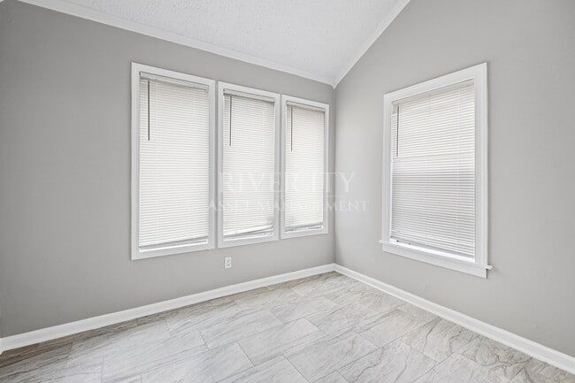 Building Photo - 42 Bonita Ave