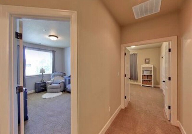 Building Photo - 11543 NW Knightsview Ln