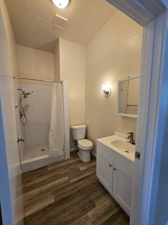 Building Photo - 1 Bedroom 1 bathroom in Rainier
