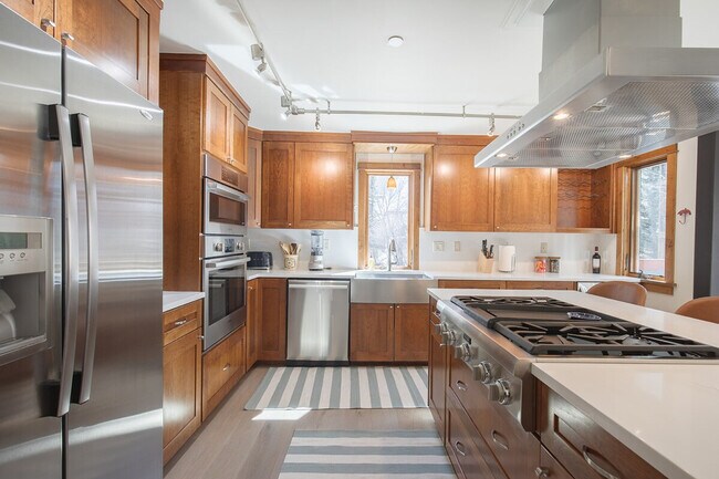Building Photo - 300 Mahoney Dr
