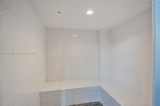 Building Photo - 480 NE 30th St