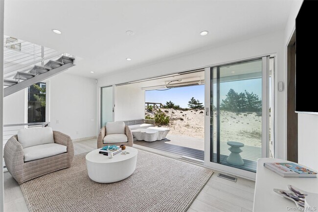 Building Photo - 413B Dune Rd