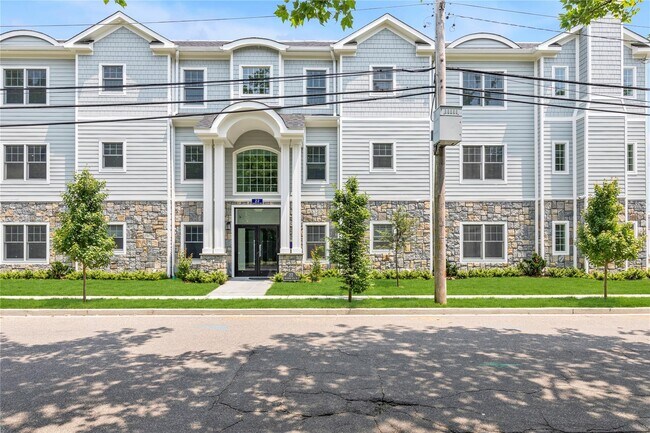 Primary Photo - 22 Sagamore Hill Dr