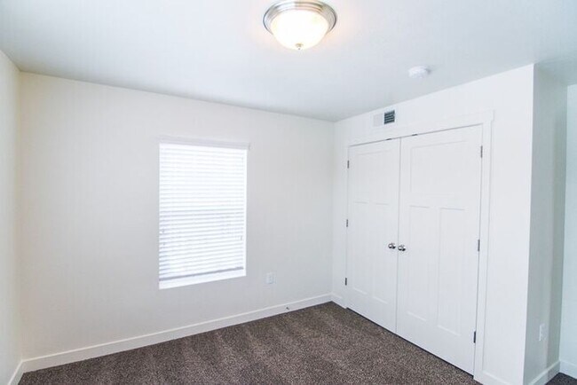 Building Photo - Lovely 2-Bedroom Condo in Easton Park