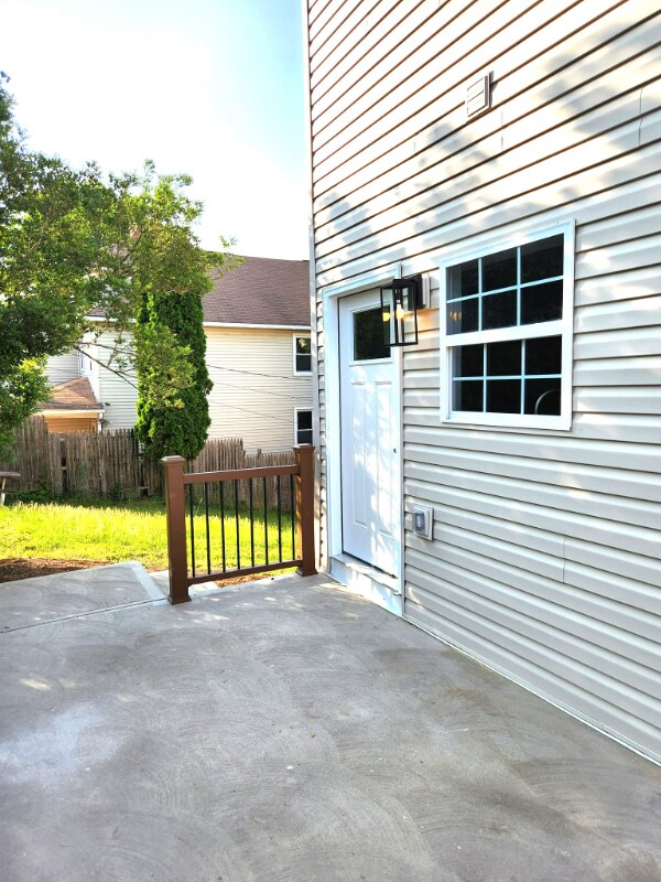 Building Photo - 19 Rutter St