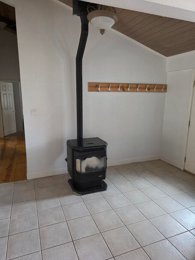 Building Photo - Beautiful 3BR/2BA Bear Valley Springs Home...