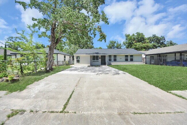 Building Photo - 5003 Enyart St