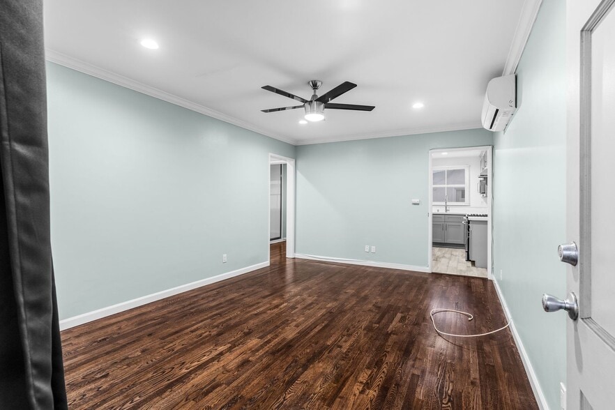 Building Photo - 2104 E Florida St