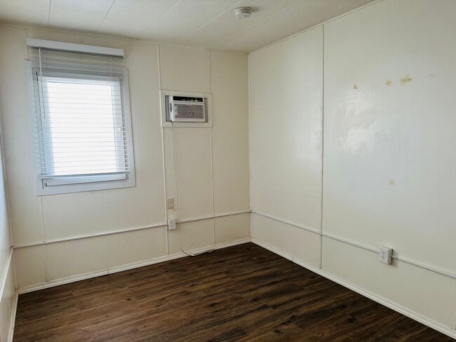 Building Photo - 5-Bed/2.5-Bath Rental by the Colorado River and Marina Proximity and Shopping Convenience!