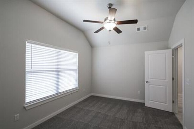 Building Photo - Come check out this Riverwood home in Lowell!