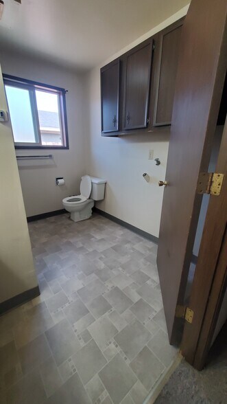 Building Photo - 5000 Gatewood Dr