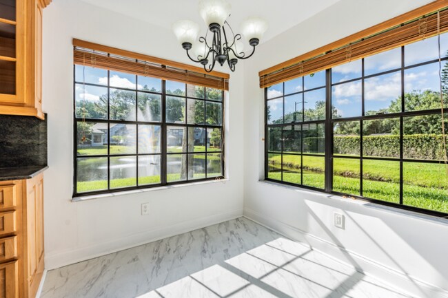 Building Photo - 4283 Brentwood Park Cir