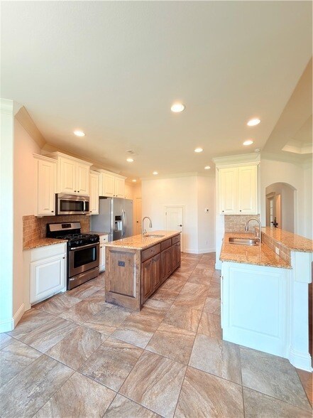 Building Photo - 4201 SW Layton Rd