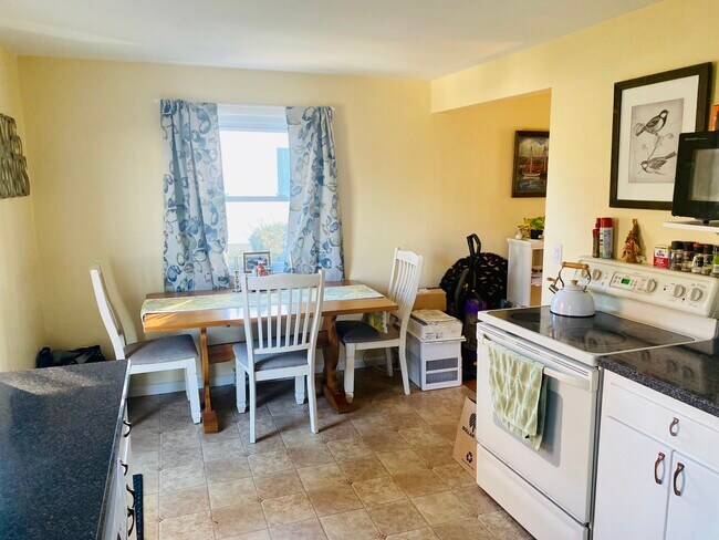 Dining Area - 30 Park Dr