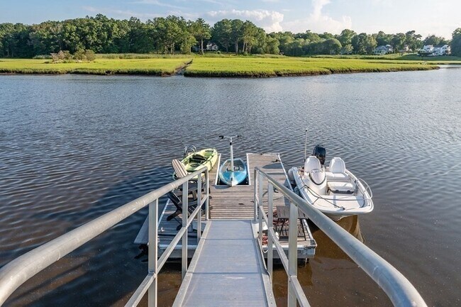 Building Photo - 67 Border St