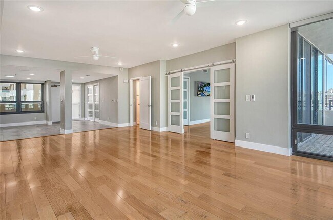 Building Photo - 1255 N Gulfstream Ave