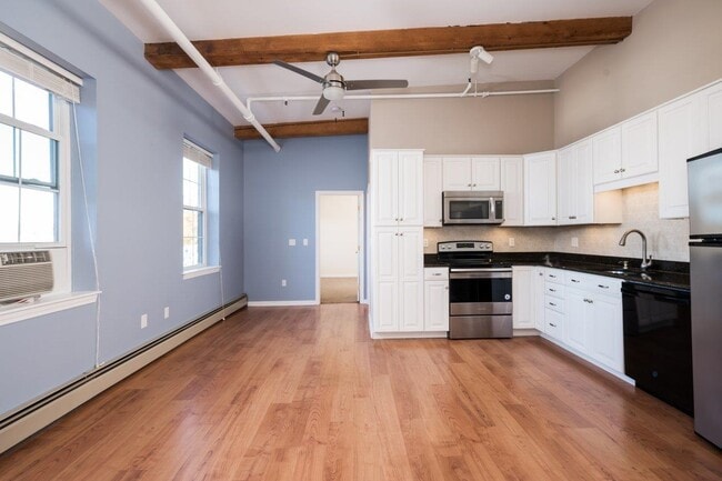 Building Photo - 156 Front St