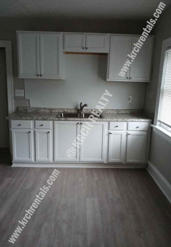 Building Photo - 3-Bed Home with Fireplace and Detached Garage