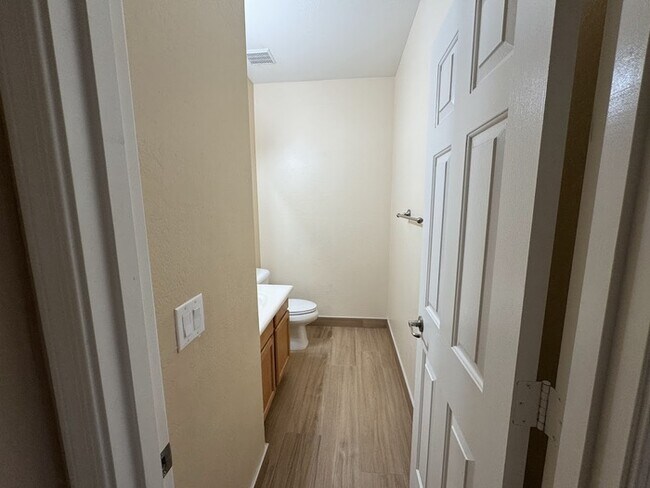 Building Photo - Gilbert Four Bedroom