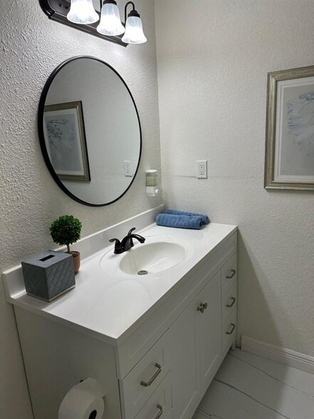 Building Photo - 5131 SW 6th St