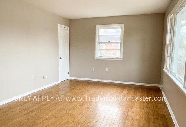 Building Photo - 525 Hilton Dr