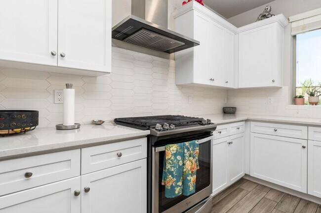 Building Photo - Copper River Canvas on the Bluffs! 4B/3BA ...