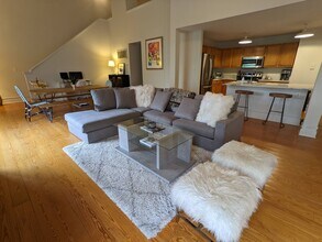 Building Photo - Beautiful furnished Penthouse loft in Eliz...