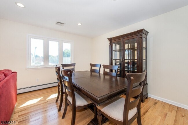 Building Photo - 11 Roehrs Dr