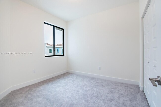Building Photo - 4769 NW 83rd Pkwy