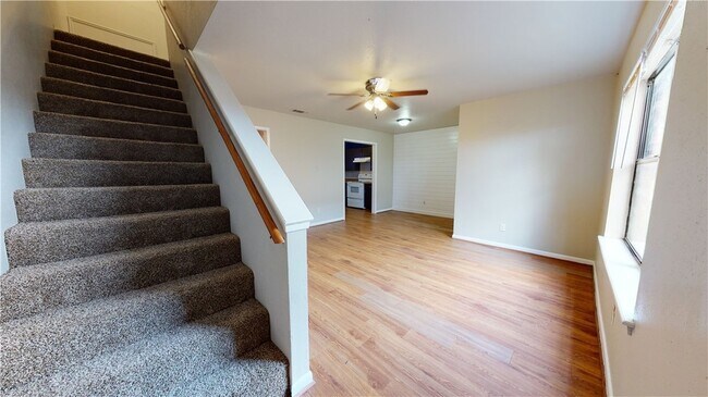 Building Photo - 2807 Longmire Dr