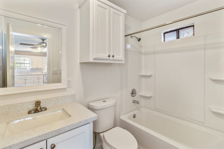 Building Photo - 1408 Pine St