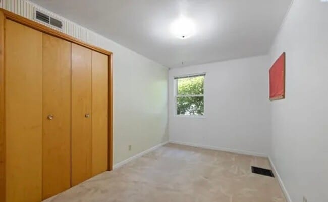 Building Photo - Spacious 4-Bedroom Home with Solar Panels in Richland