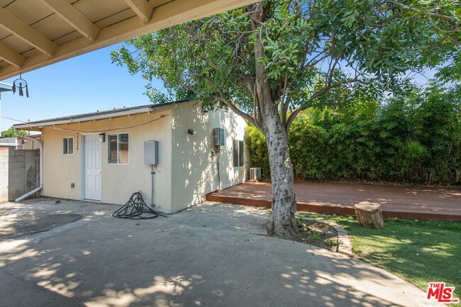 Building Photo - 15328 Vose St