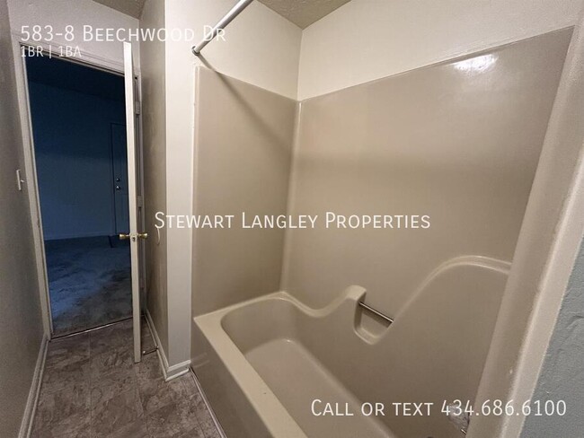 Building Photo - 583 Beechwood Dr
