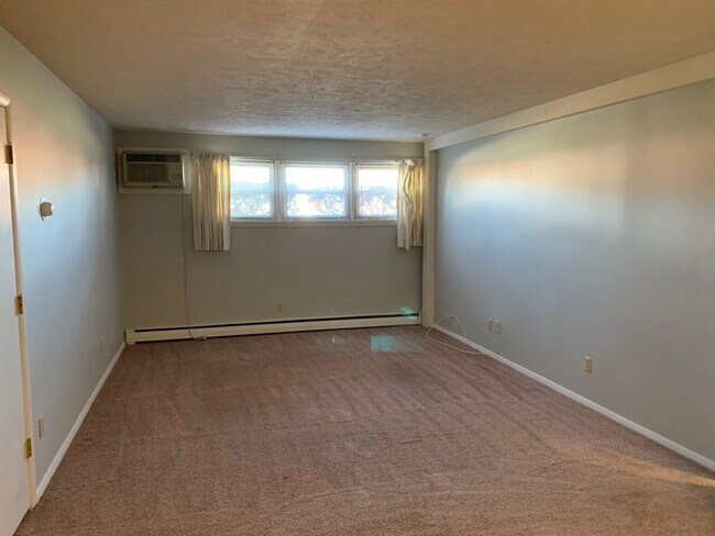 Building Photo - 723 Fairmont Dr