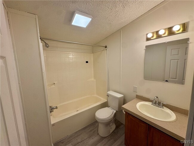 Building Photo - 4943 Forest Ave