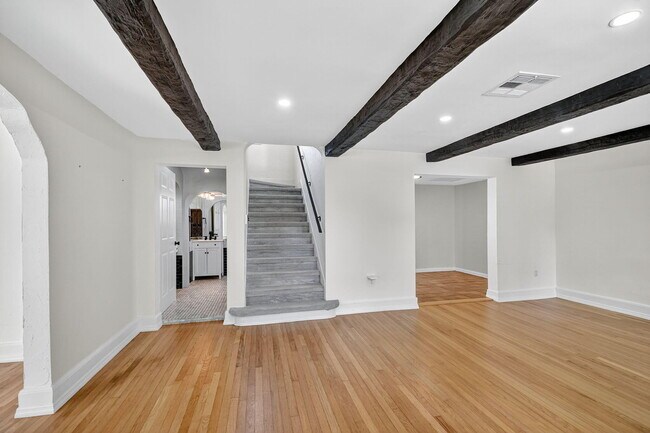 Building Photo - 322 Cornell Dr