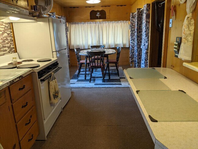 Building Photo - 1306 N Woodland Dr