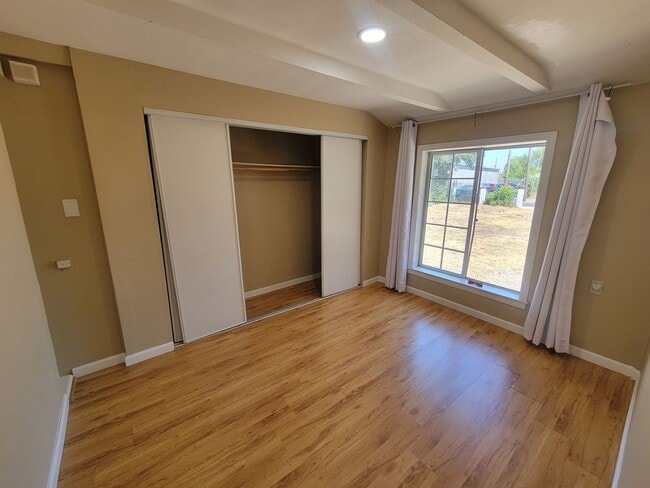 Building Photo - 1528 Los Robles Blvd
