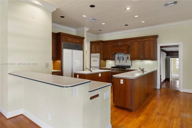 Building Photo - 700 Coral Way