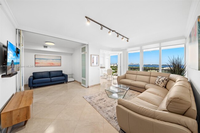 Building Photo - 4775 Collins Ave
