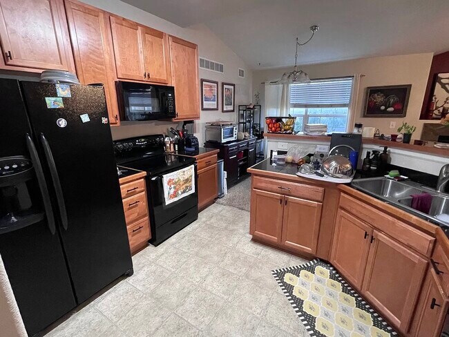 Building Photo - 2800 Blue Sky Cir