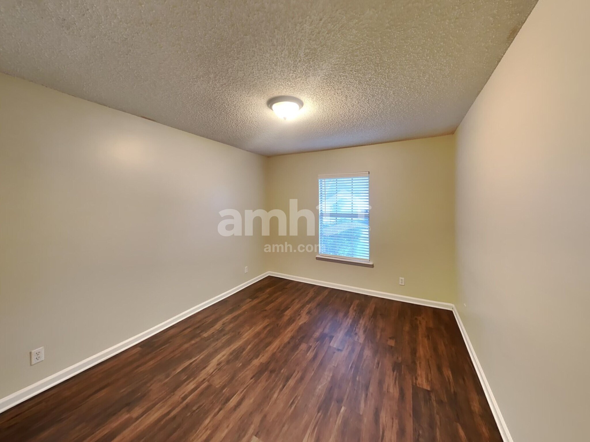 Building Photo - 12612 Ashglen Dr N