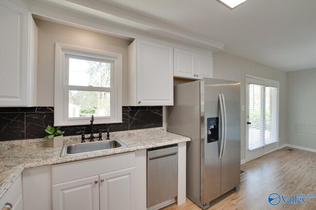 Building Photo - 803 Mead Rd NE