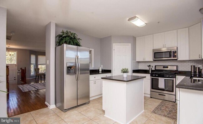 Building Photo - 8800 Community Square Ln