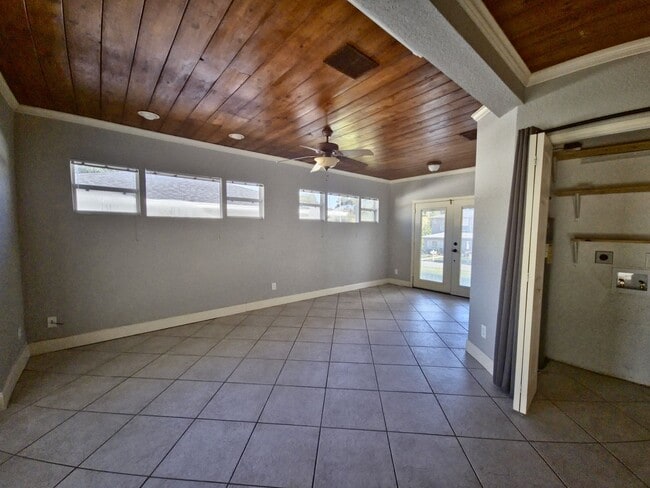 Building Photo - Glimpse Lake Minneola from the heart of do...