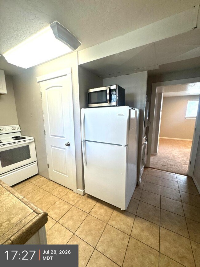 Building Photo - 555 E 170 S